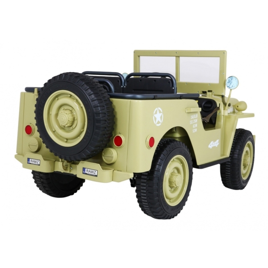 Autko Wojskowe Retro Strong dla 3 dzieci Matcha + Napęd 4x4 + Schowki + EVA + Wolny Start + MP3 LED