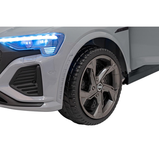 Pojazd Audi SQ8 Szary